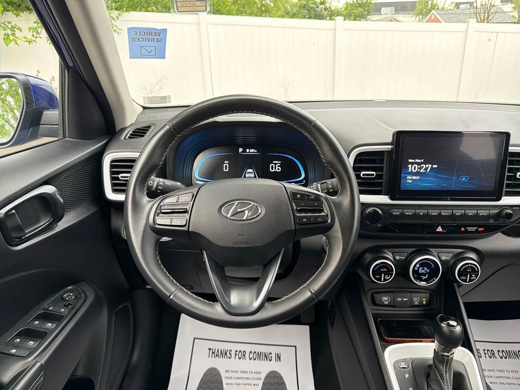 Used 2025 Hyundai Venue Limited FWD image 16