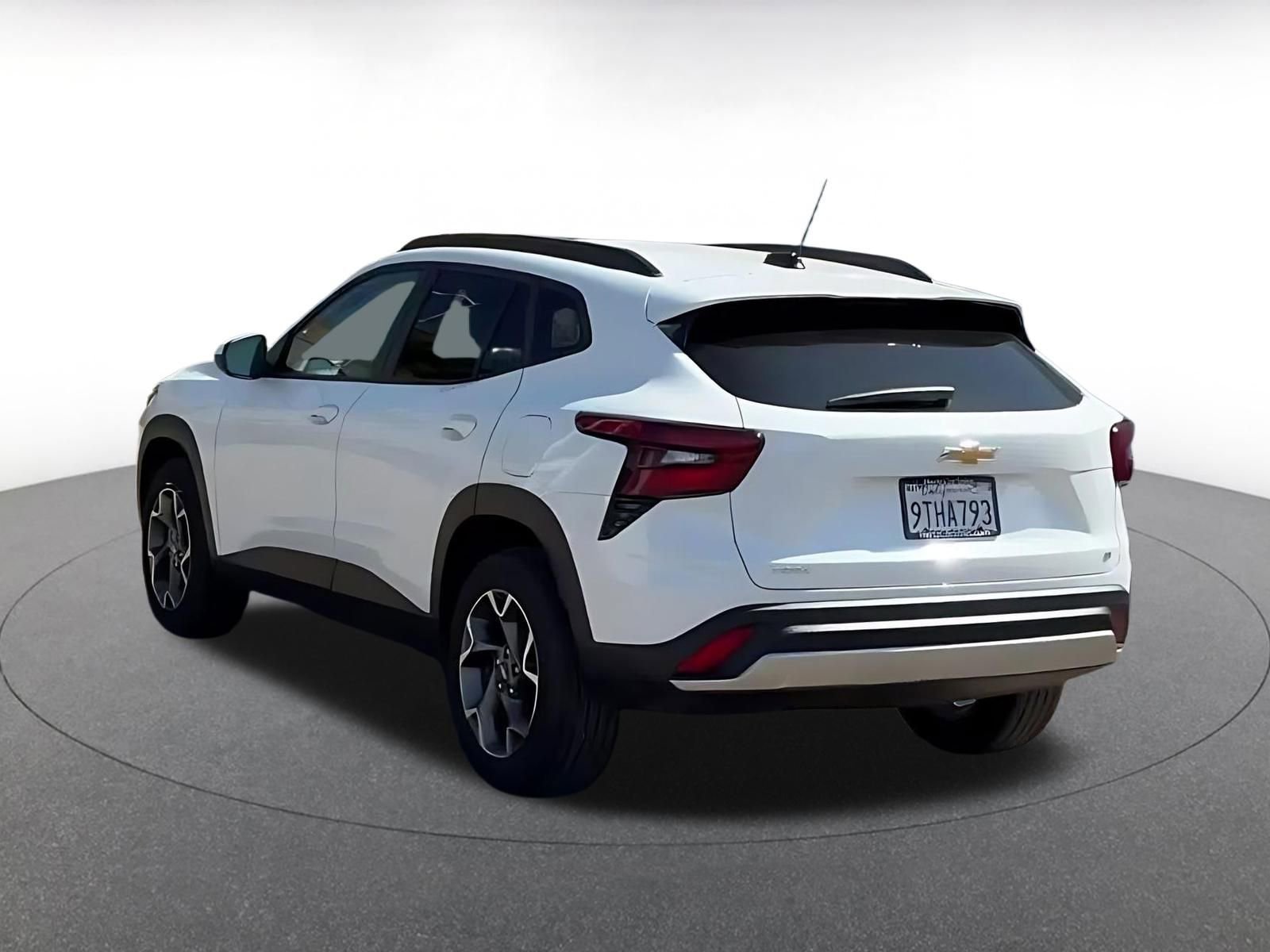 Used 2025 Chevrolet Trax LT w/ LT Convenience Package image 11