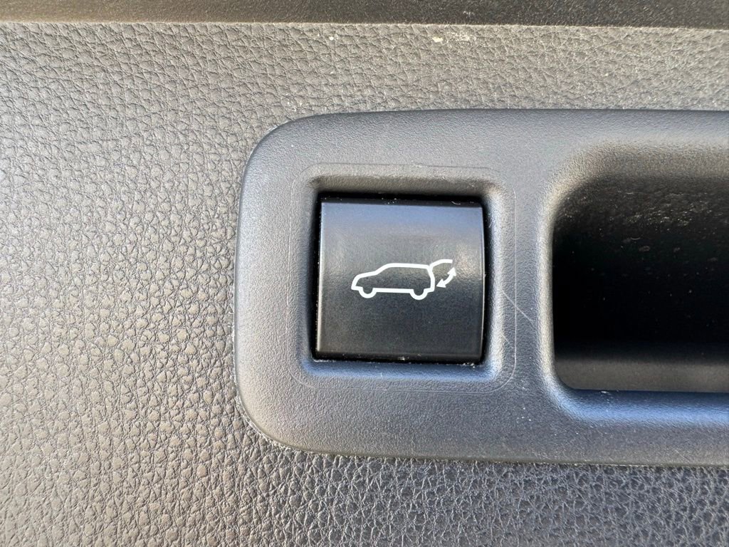 Used 2020 Toyota Highlander XLE AWD/4WD image 36