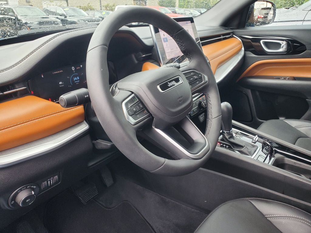 Used 2025 Jeep Compass Limited w/ Elite Group AWD/4WD image 11