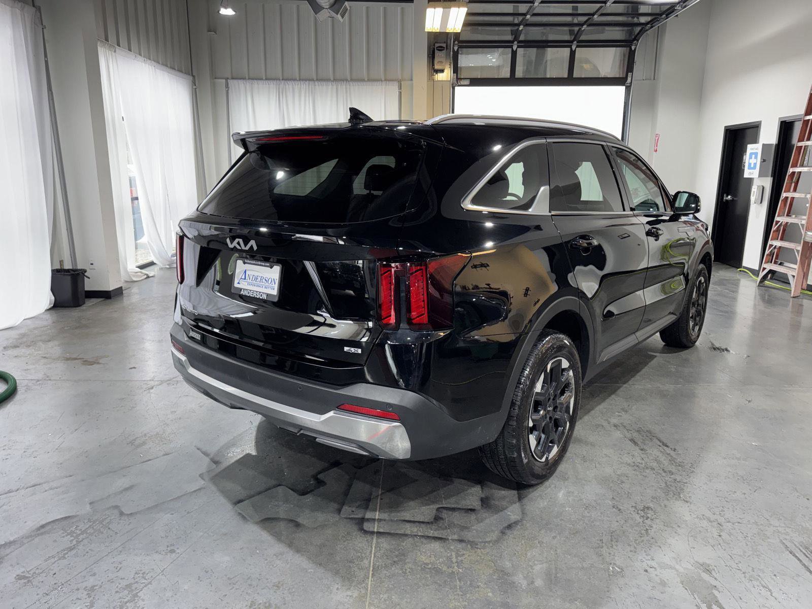 Used 2025 Kia Sorento S AWD/4WD image 7
