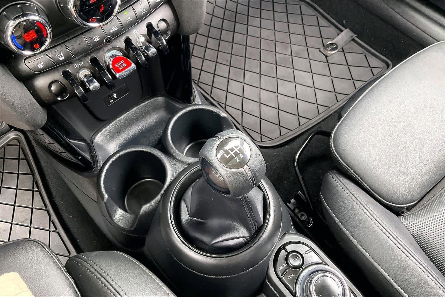 Used 2024 MINI Cooper 2-Door Hardtop FWD image 32