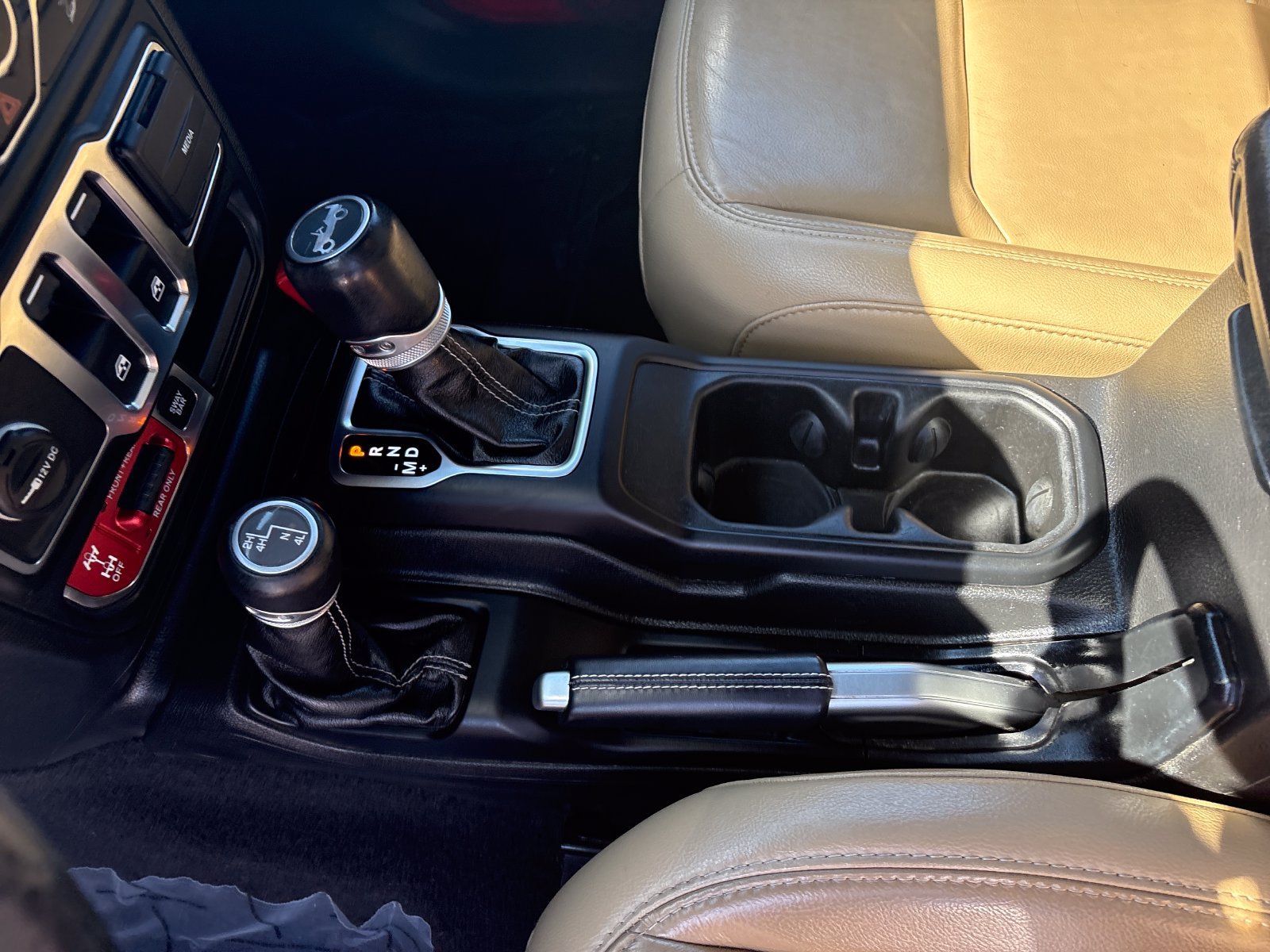 Used 2019 Jeep Wrangler Rubicon w/ Cold Weather Group AWD/4WD image 14