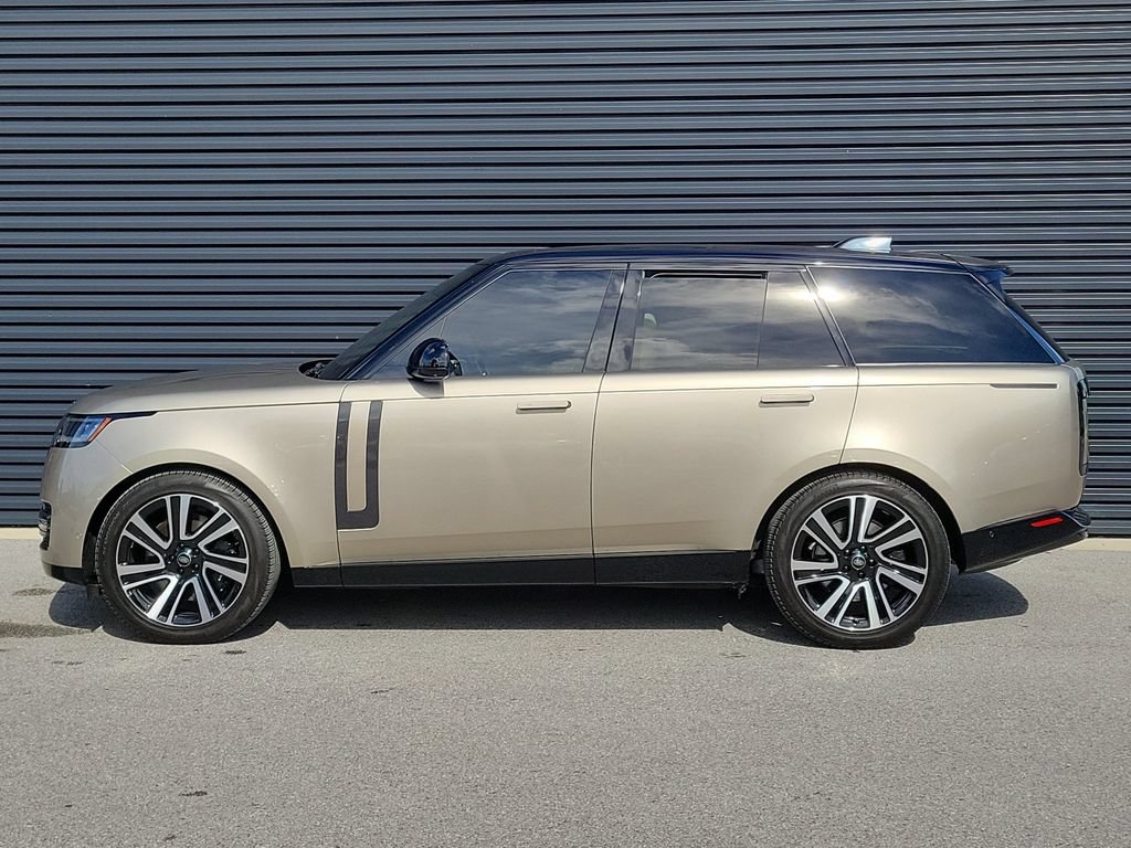 Used 2023 Land Rover Range Rover SE AWD/4WD image 2