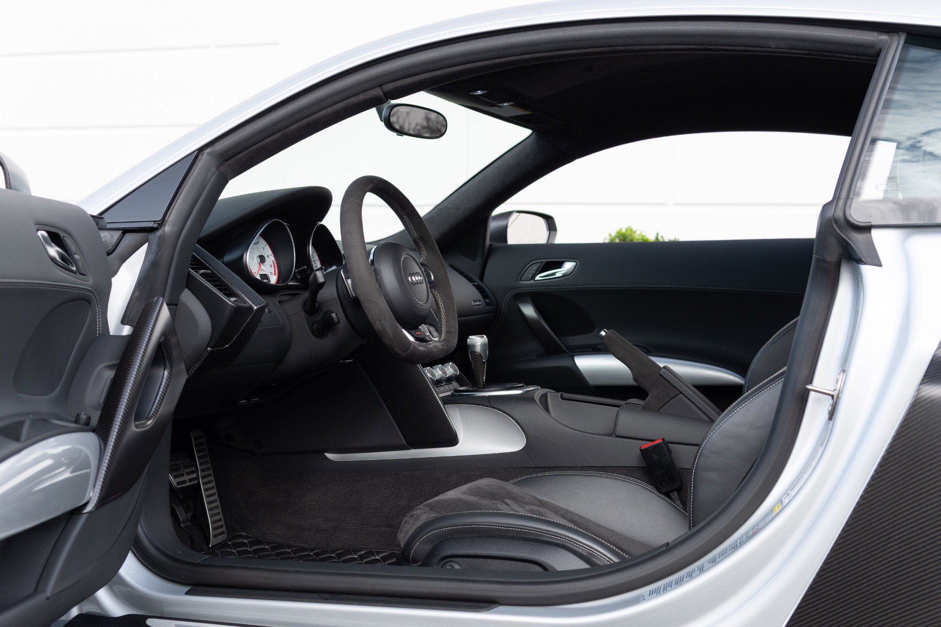 Used 2012 Audi R8 GT AWD/4WD image 6