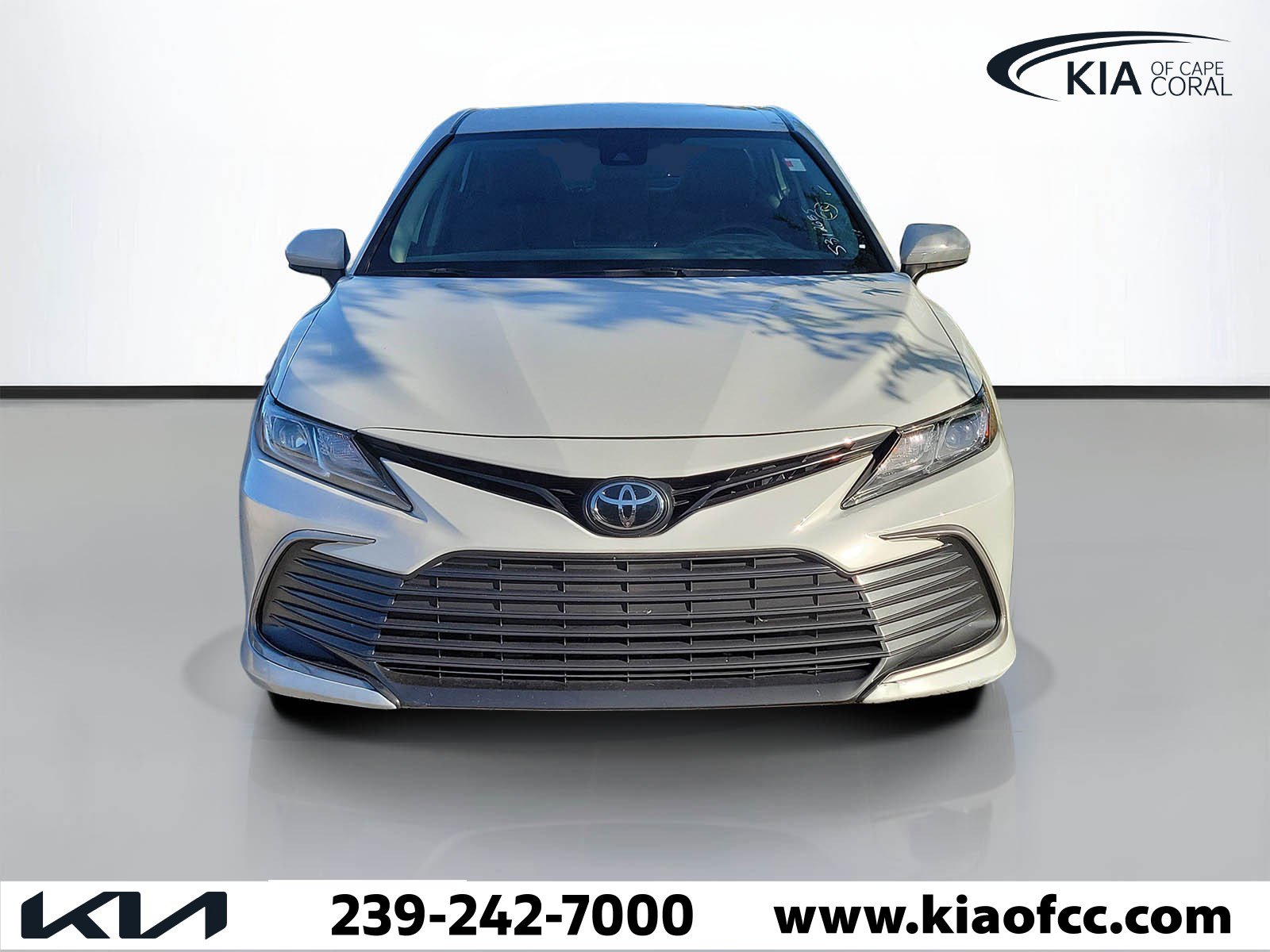 Used 2022 Toyota Camry LE image 2