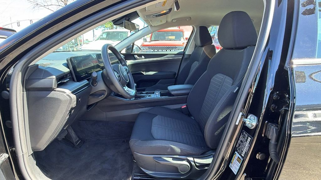 Used 2025 Kia K5 LXS image 32