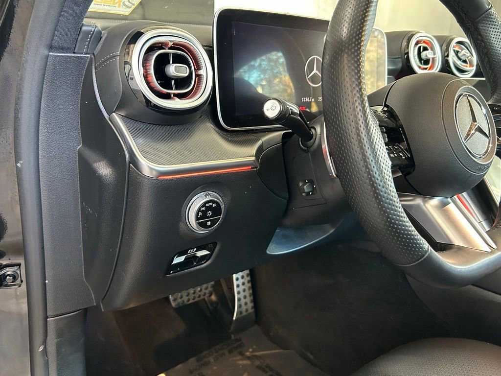 Used 2025 Mercedes-Benz C 300 4MATIC Sedan image 15