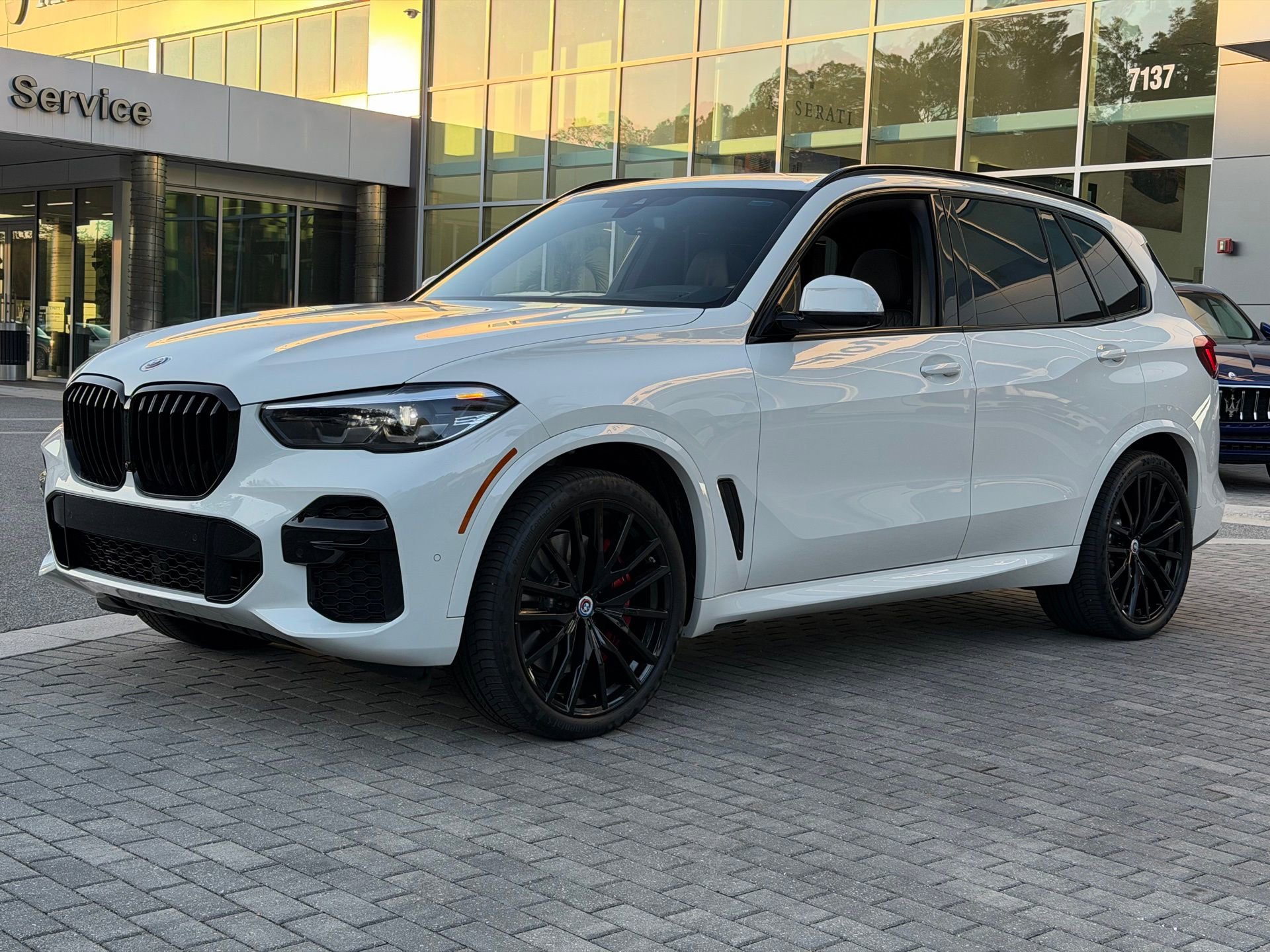 Used 2022 BMW X5 M50i w/ Premium Package image 7