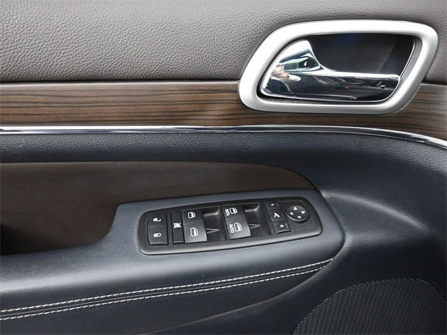 Used 2014 Jeep Grand Cherokee Overland w/ Advanced Technology Group image 29