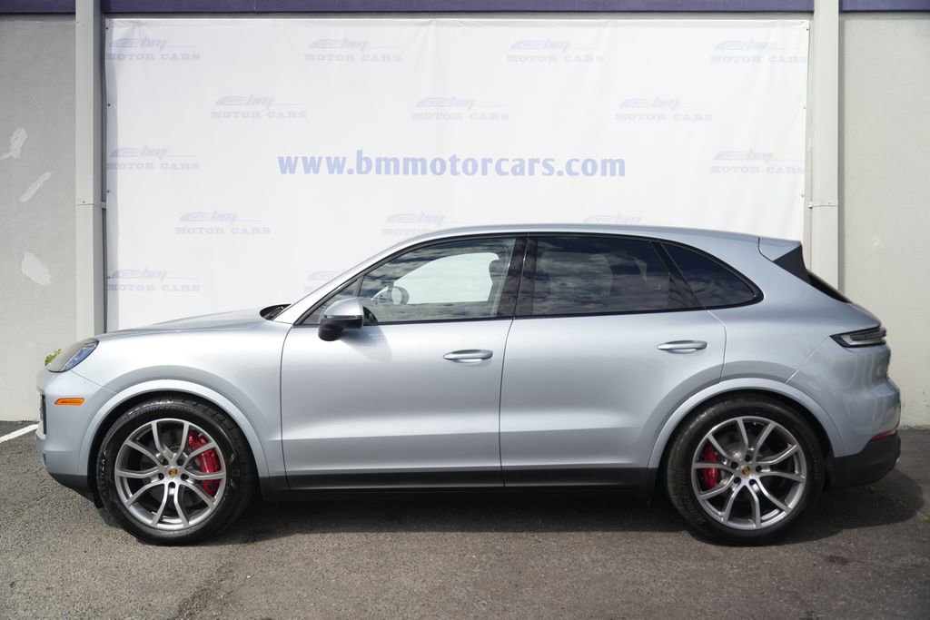 Used 2024 Porsche Cayenne S w/ Sport Chrono Package AWD/4WD image 6