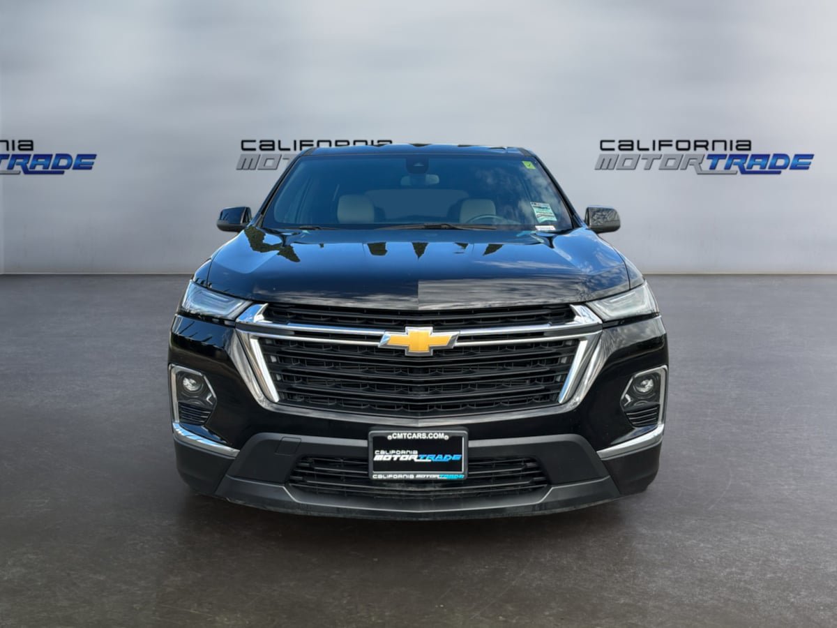 Used 2023 Chevrolet Traverse LS FWD image 2
