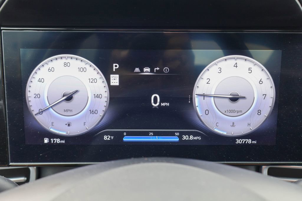 Used 2025 Hyundai Elantra Limited FWD image 11