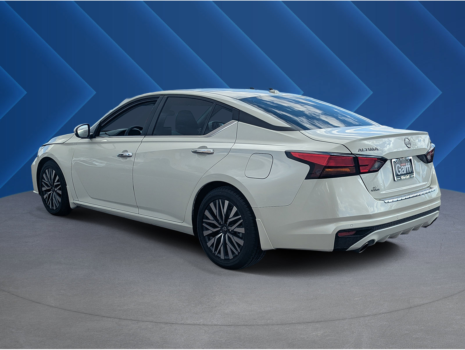Used 2023 Nissan Altima 2.5 SV w/ SV Premium Package FWD image 5