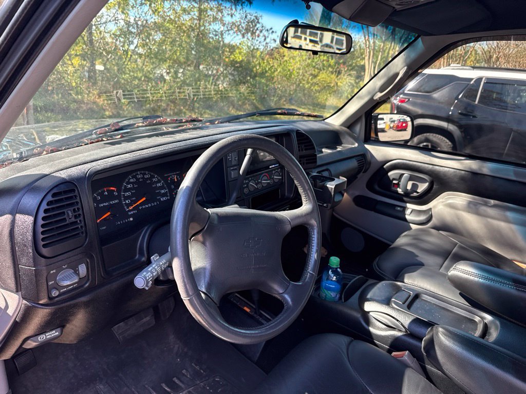 Used 1995 Chevrolet Tahoe 4WD 2-Door image 9