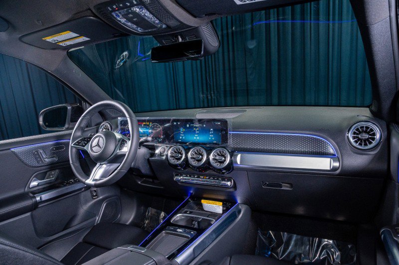 New 2025 Mercedes-Benz GLB 250 image 4