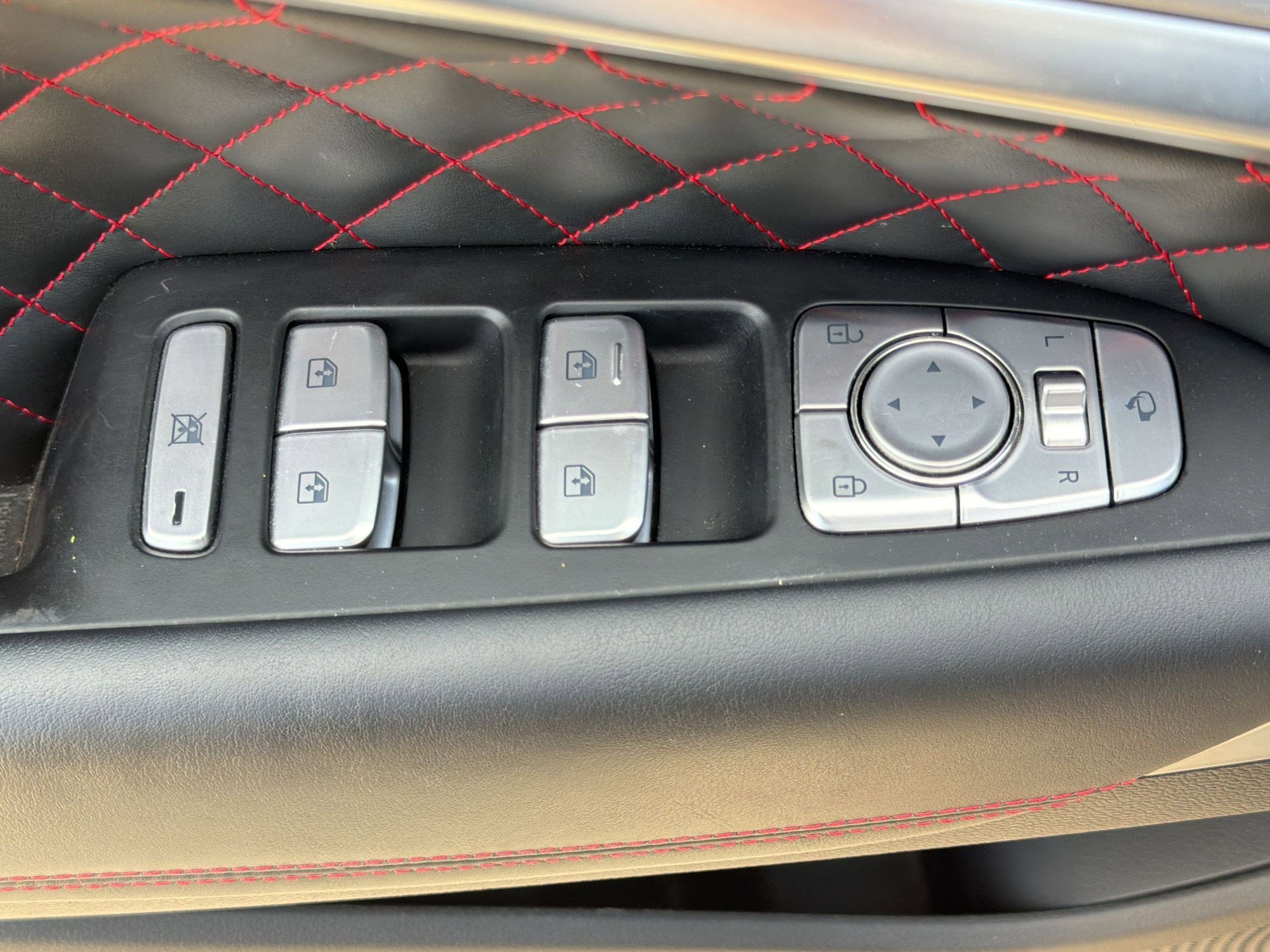 Used 2019 Genesis G70 3.3T Advanced w/ Sport Package AWD/4WD image 23