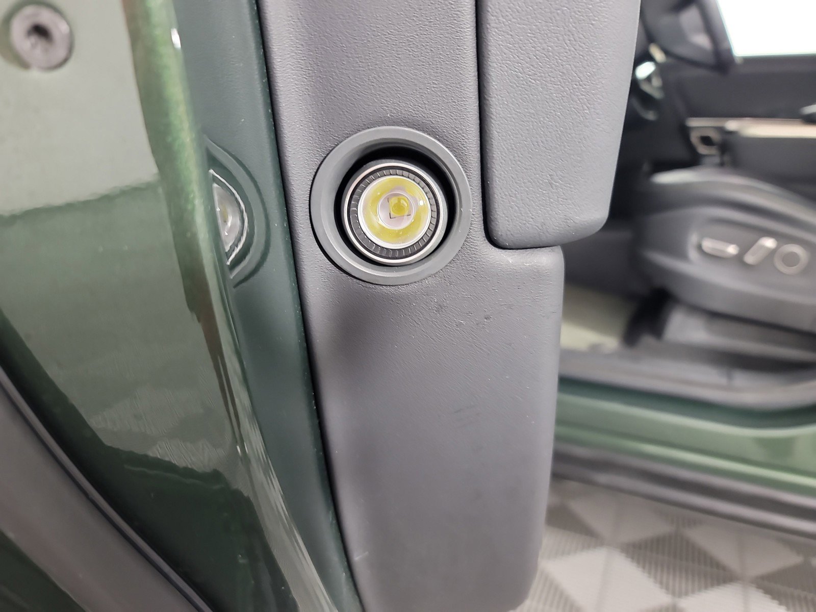 Used 2024 Rivian R1T Adventure AWD/4WD image 30