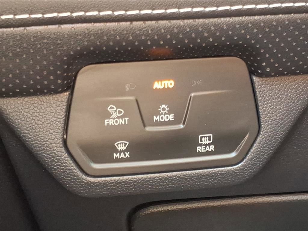 Used 2025 Volkswagen Atlas SE FWD image 17