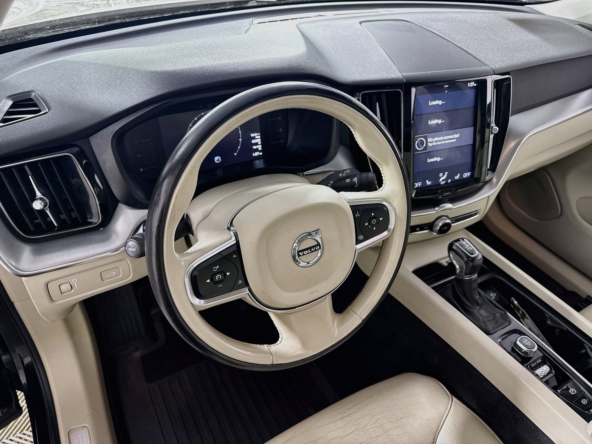 Used 2019 Volvo XC60 T5 Momentum w/ Premium Package AWD/4WD image 13