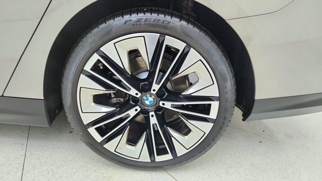 Used 2025 BMW 530i RWD image 63