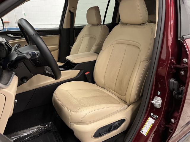 Used 2022 Jeep Grand Cherokee Limited w/ Luxury Tech Group II image 4