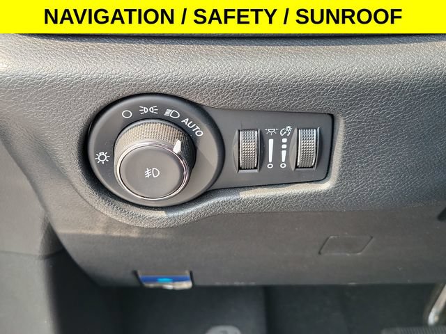 Used 2025 Chrysler Pacifica Limited FWD image 13
