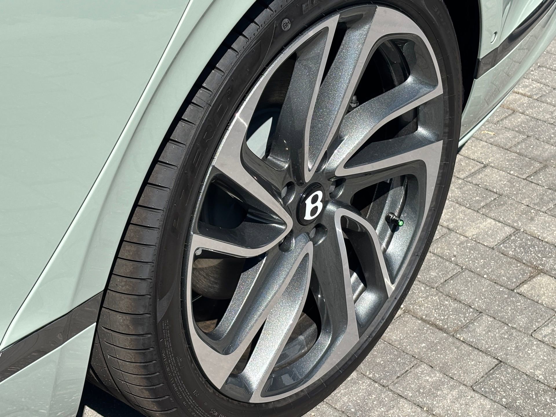 New 2025 Bentley Flying Spur Plug-In Hybrid image 37