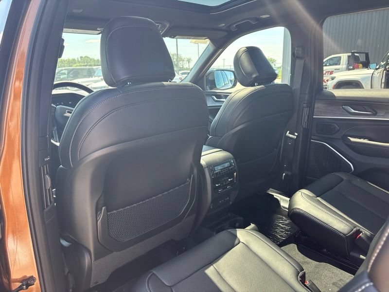 New 2026 Jeep Grand Cherokee L Limited AWD/4WD image 14
