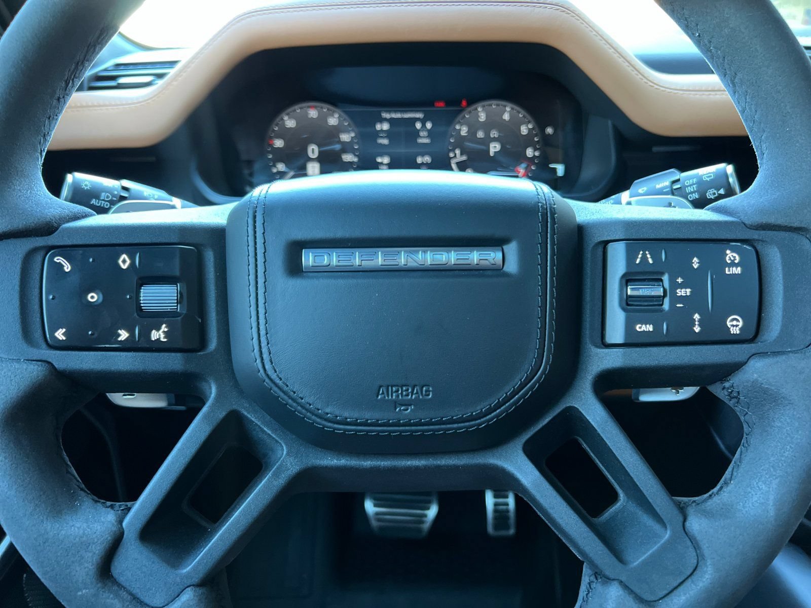 Used 2023 Land Rover Defender 110 V8 AWD/4WD image 23