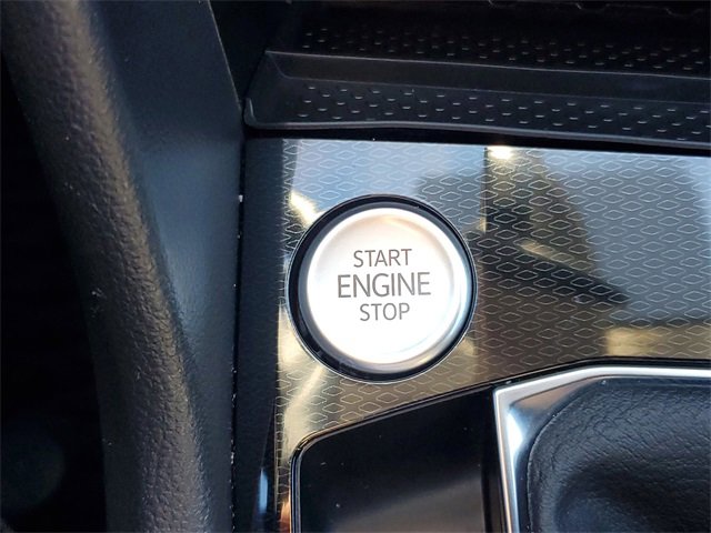 Certified 2025 Volkswagen Taos SE image 34