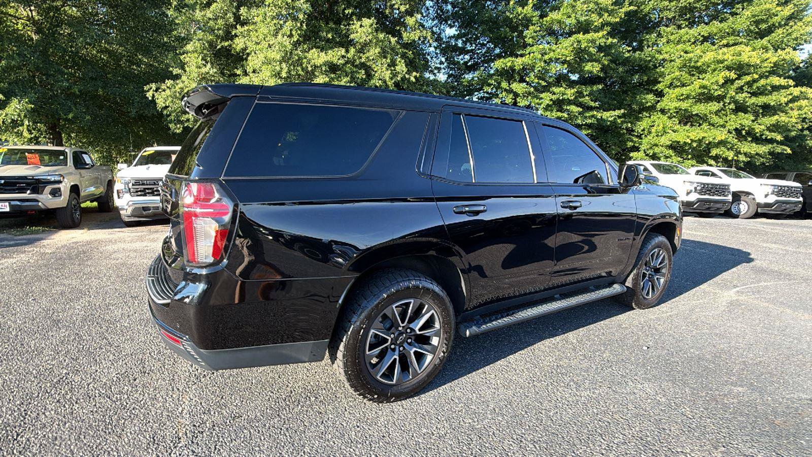 Used 2023 Chevrolet Tahoe Z71 w/ Luxury Package AWD/4WD image 9