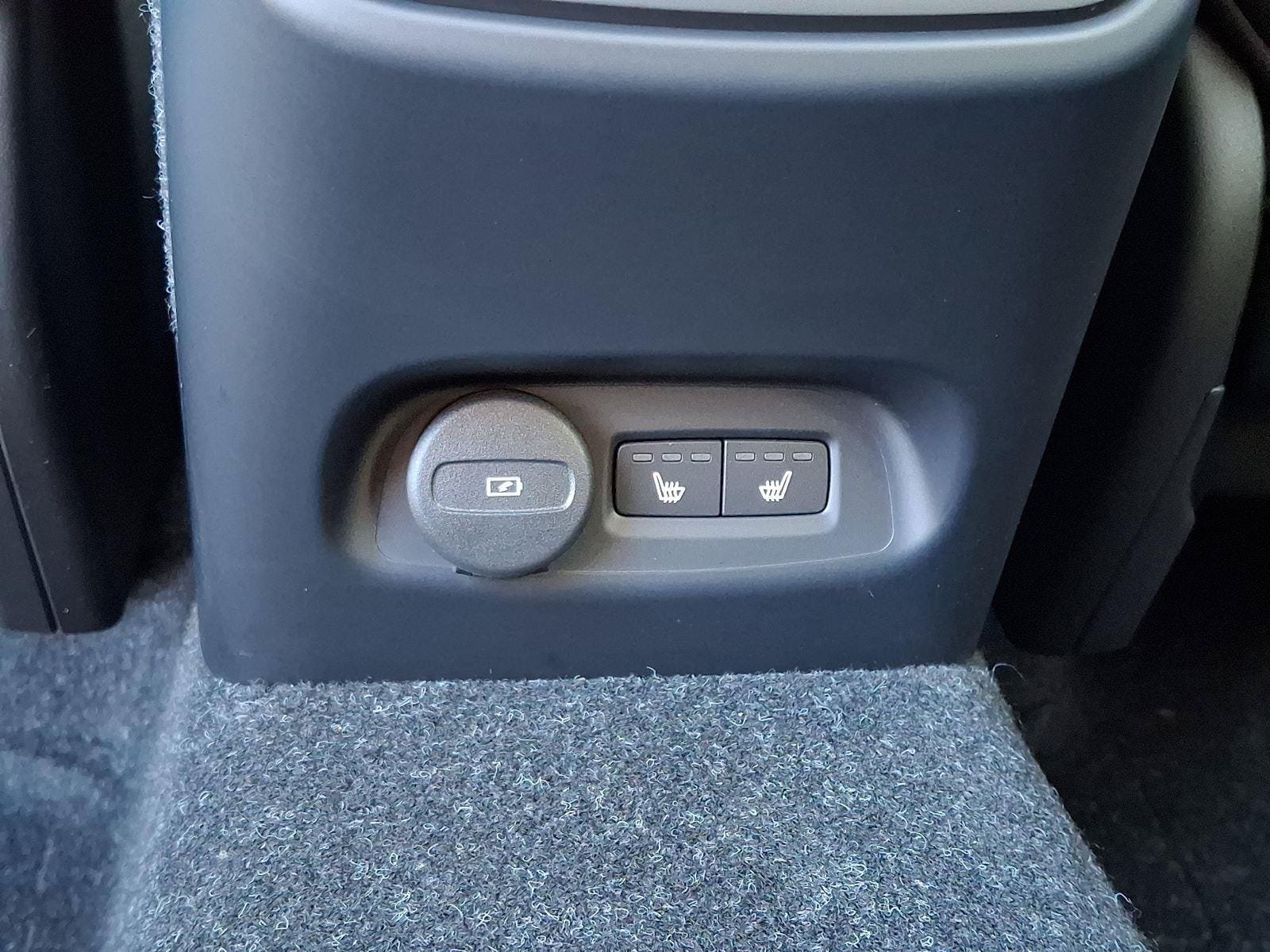 Certified 2023 Volvo C40 P8 Recharge Ultimate w/ Protection Package Premier AWD/4WD image 11