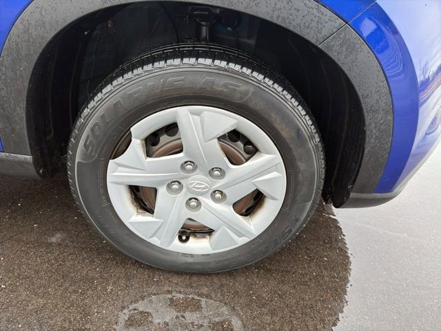 Used 2020 Hyundai Venue SE image 3