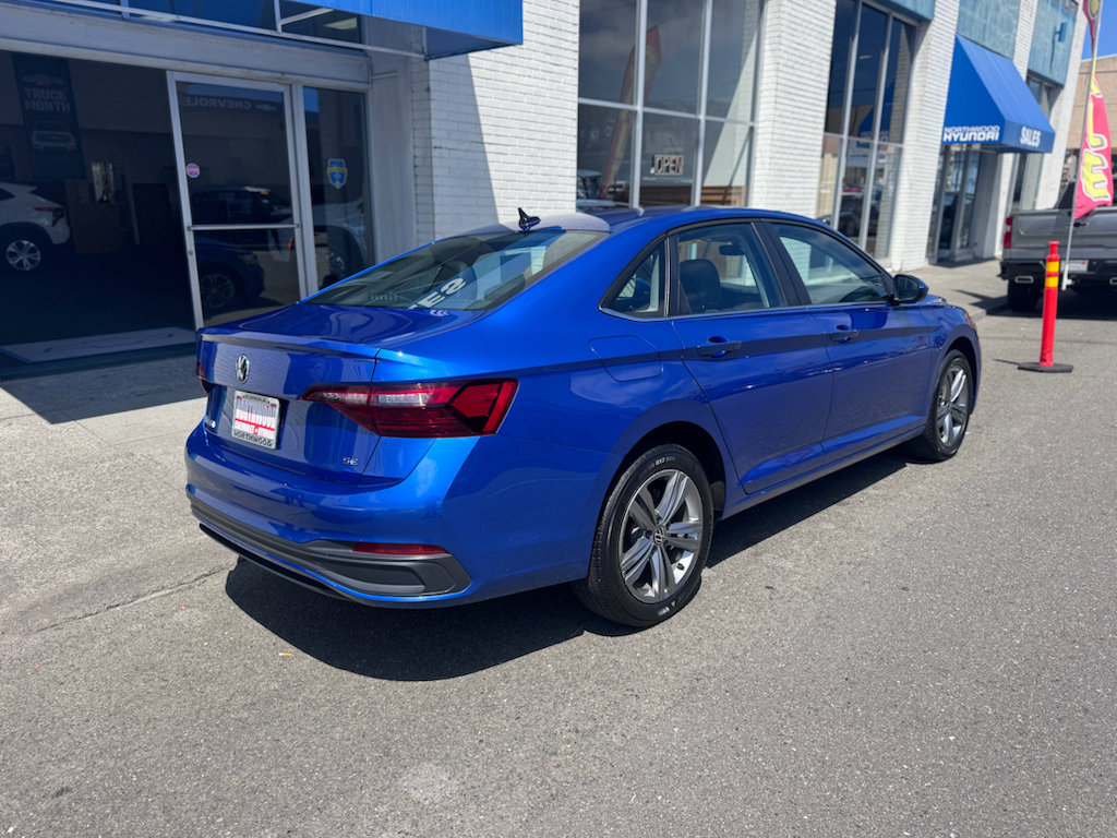 Used 2024 Volkswagen Jetta SE FWD image 5