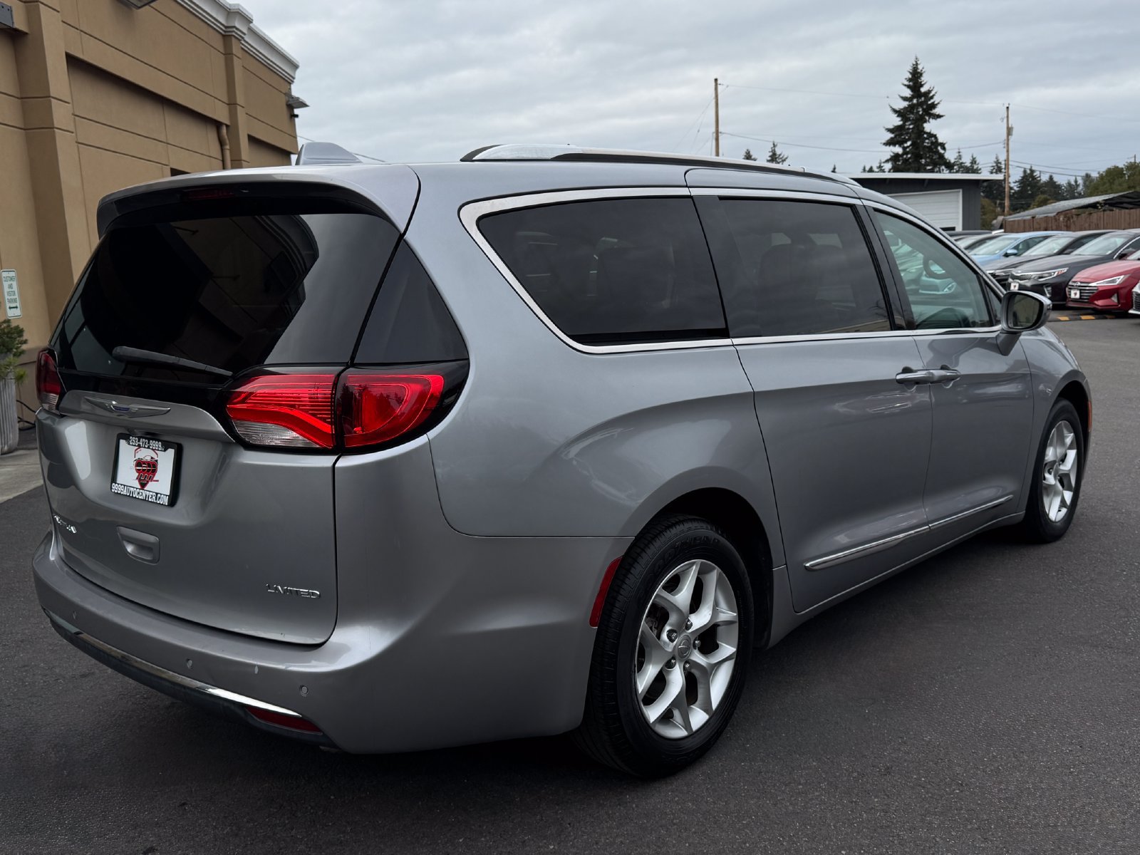 Used 2020 Chrysler Pacifica Limited FWD image 7