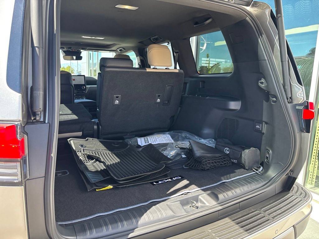 Used 2025 Lexus GX 550 w/ Accessory Package (CT) AWD/4WD image 16