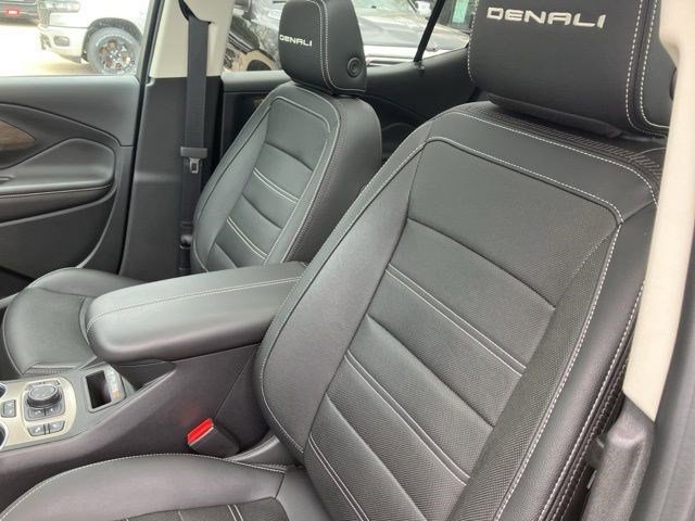 Used 2022 GMC Terrain Denali w/ Black Diamond Edition image 12