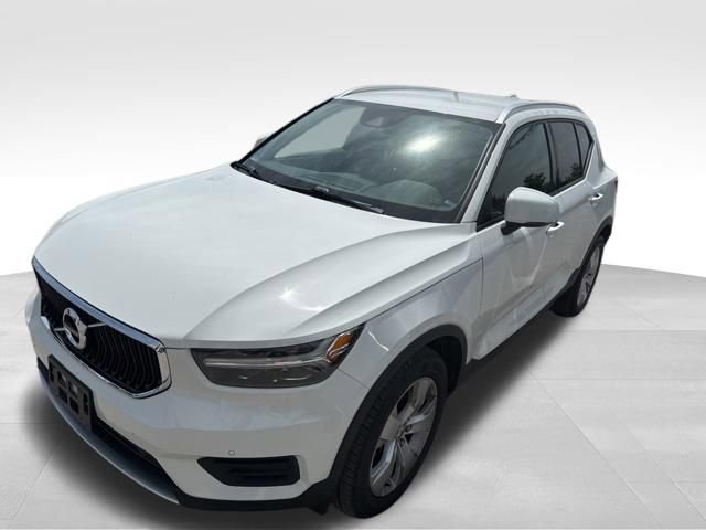 Used 2020 Volvo XC40 T5 Momentum w/ Protection Package Premier AWD/4WD image 2