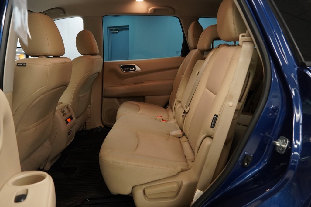 Used 2019 Nissan Pathfinder SV image 25