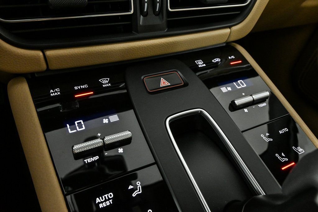 Certified 2026 Porsche Macan image 17