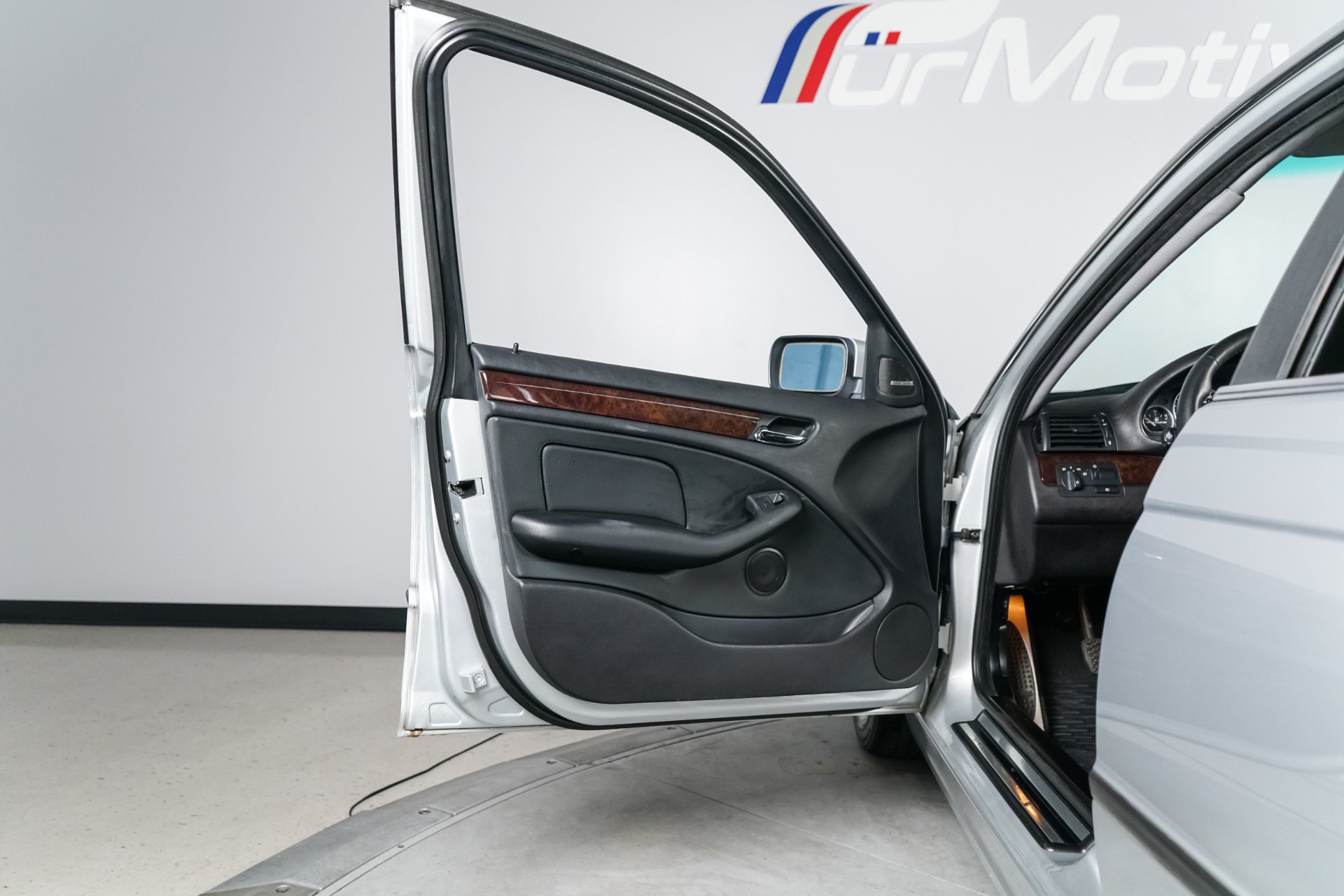 Used 2004 BMW 330i Sedan RWD image 18