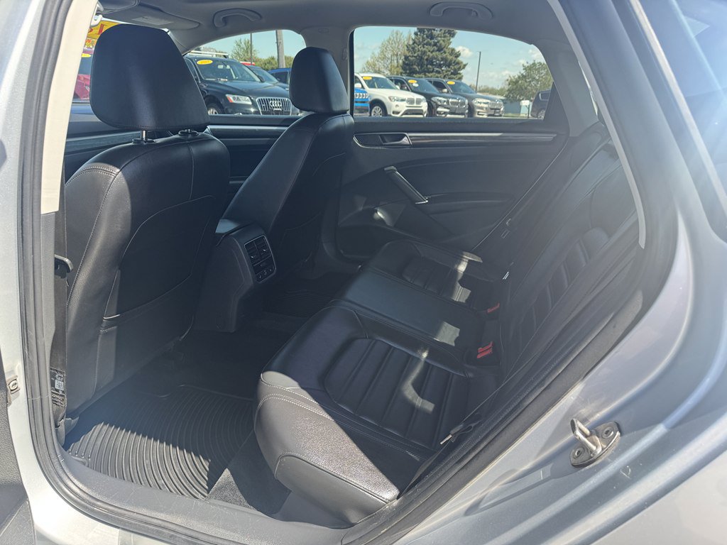 Used 2018 Volkswagen Passat 2.0T SEL Premium FWD image 16