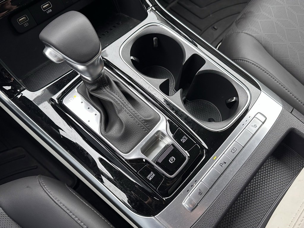 Used 2024 Kia Carnival EX image 27