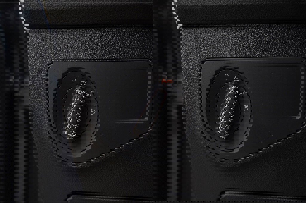 New 2024 Volkswagen Tiguan SE R-Line image 18