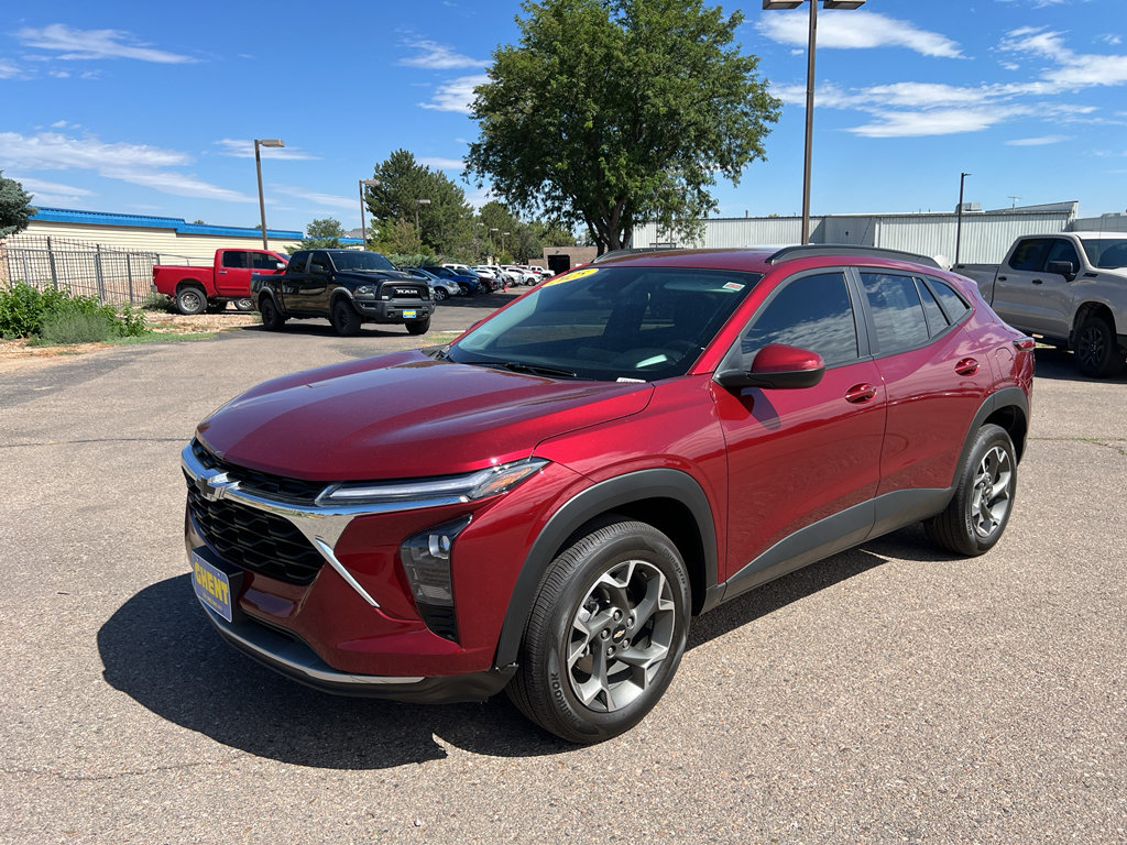 Used 2025 Chevrolet Trax LT w/ Driver Confidence Package