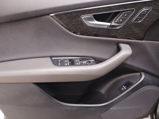 Used 2019 Audi Q8 Premium image 28