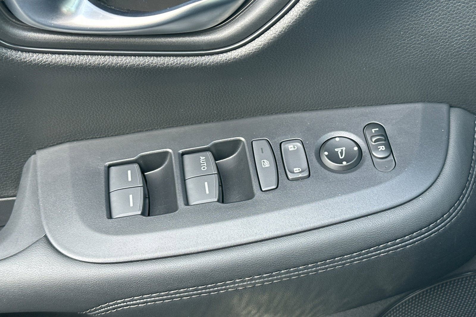 Certified 2026 Honda HR-V LX image 11