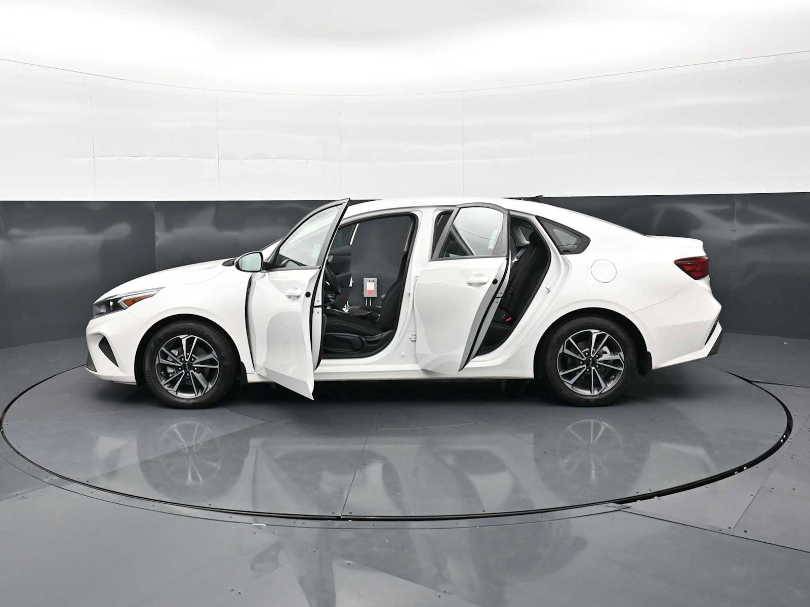 Used 2024 Kia Forte LXS w/ LXS Technology Package FWD image 41