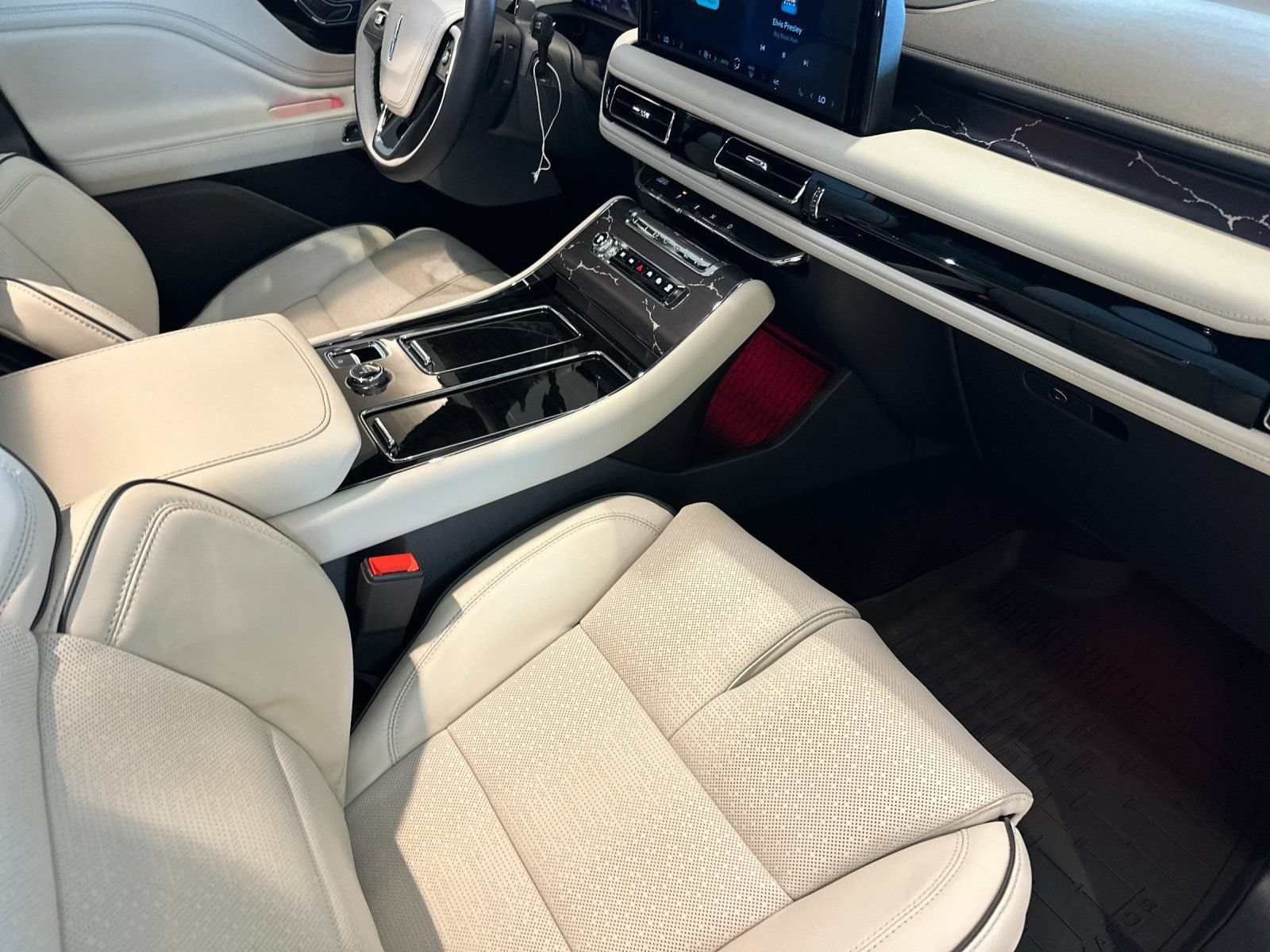 New 2026 Lincoln Aviator Black Label AWD/4WD image 16